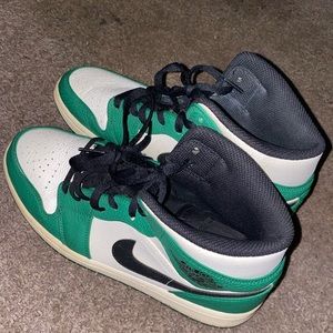 Jordan 1s clean barely worn